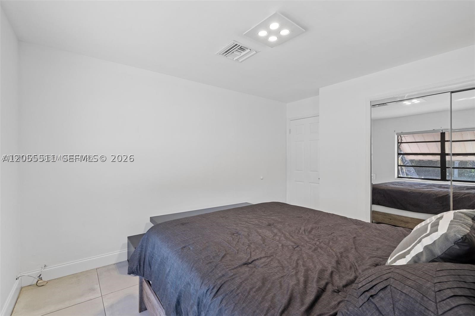 3035 Hayes St Property Photo 26