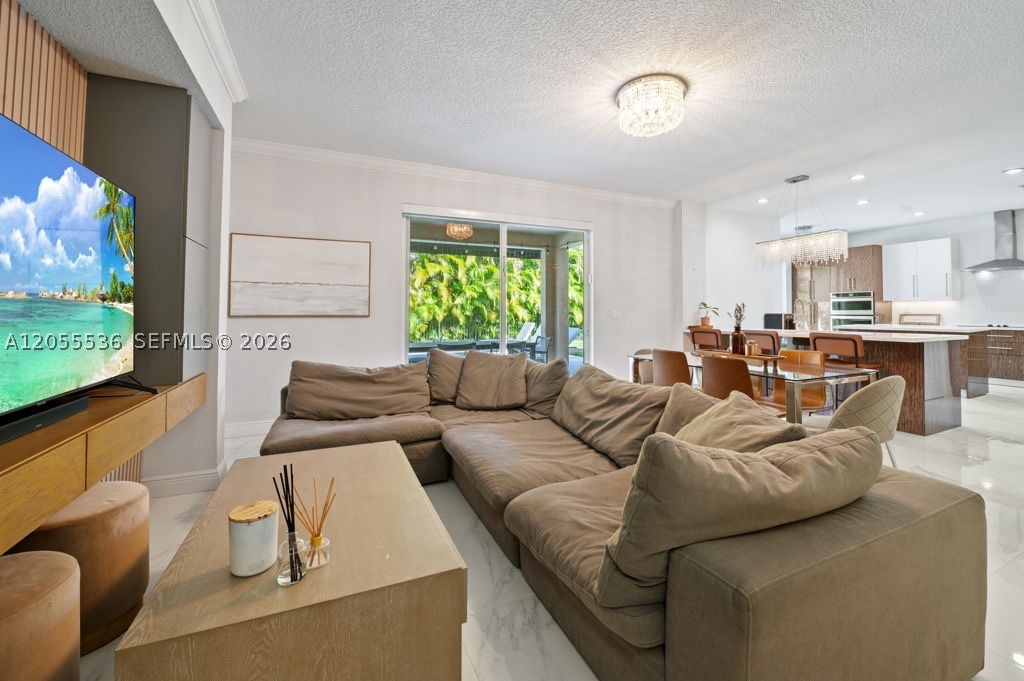3846 W Gardenia Ave Property Photo 6