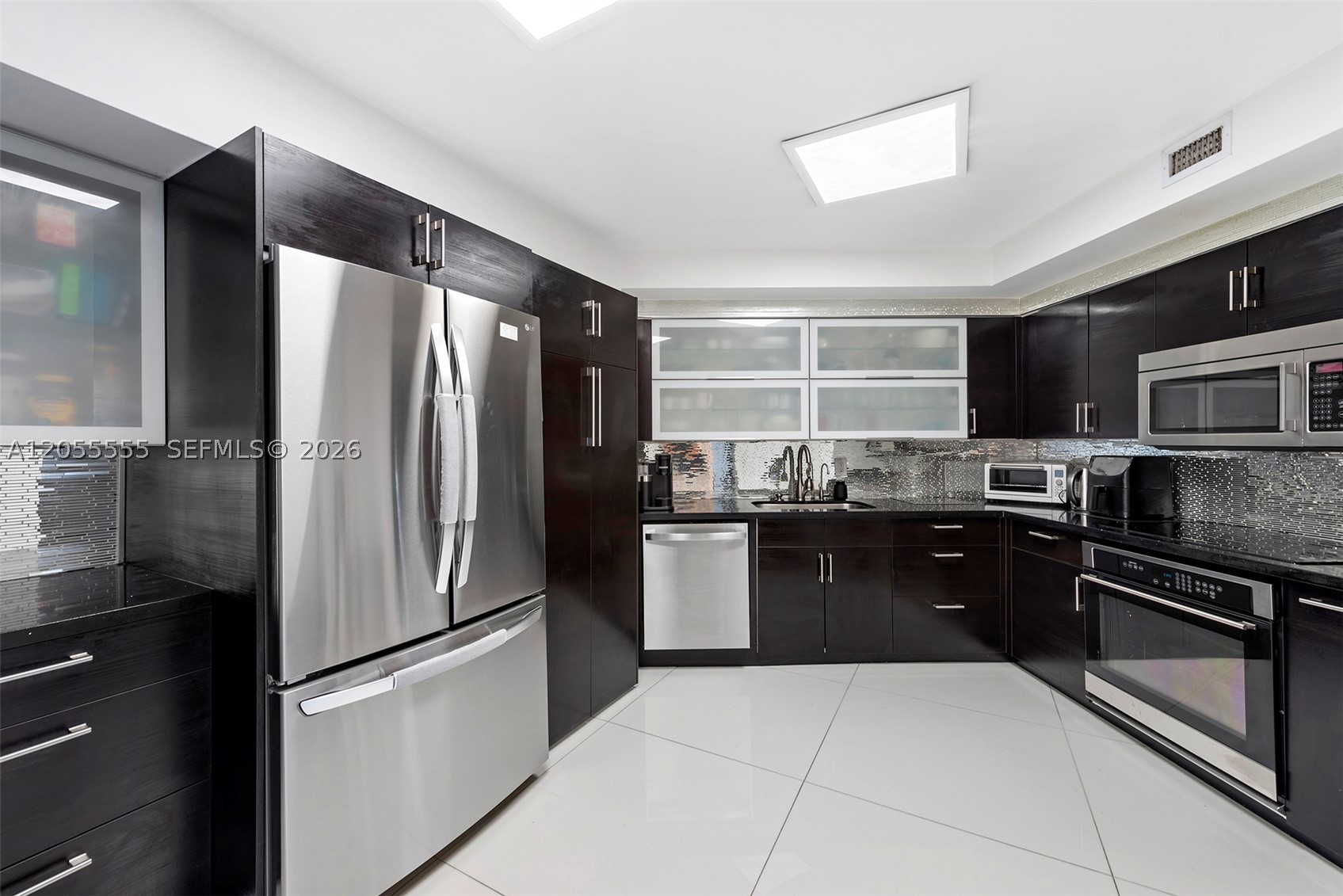 5151 Collins Ave 1420 Property Photo 8