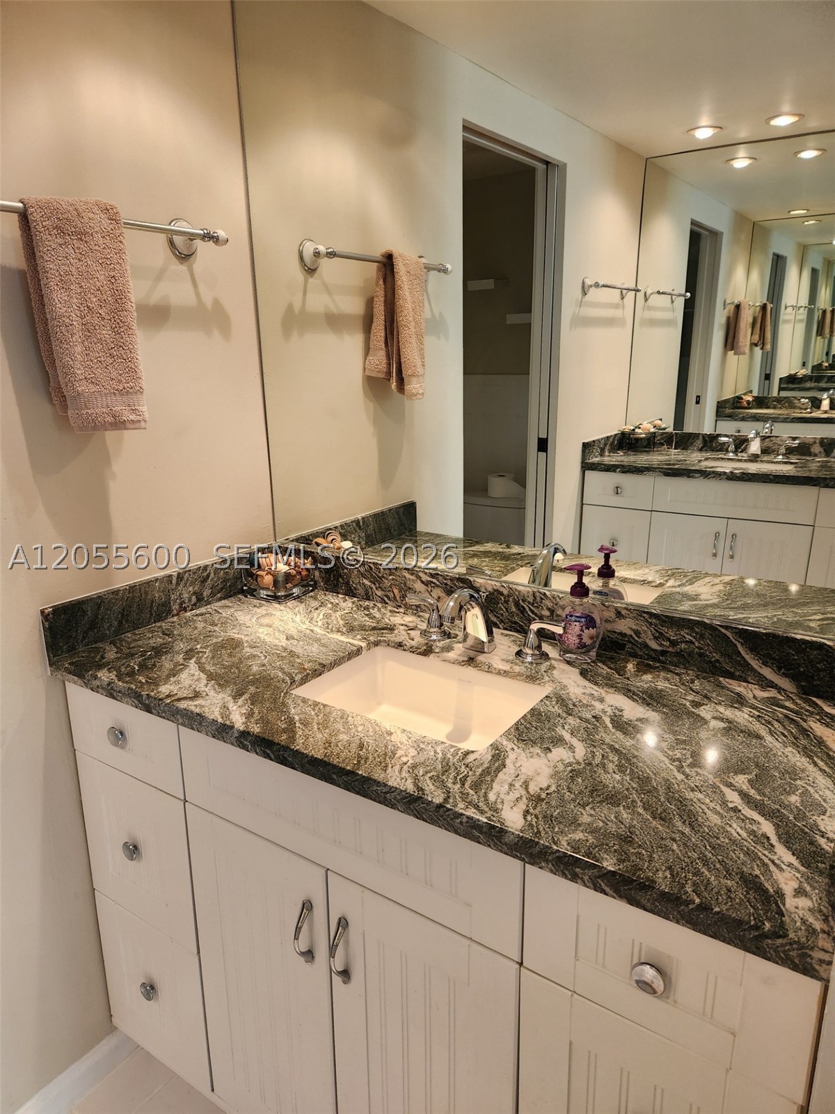 5460 N Ocean Dr 4b Property Photo 2