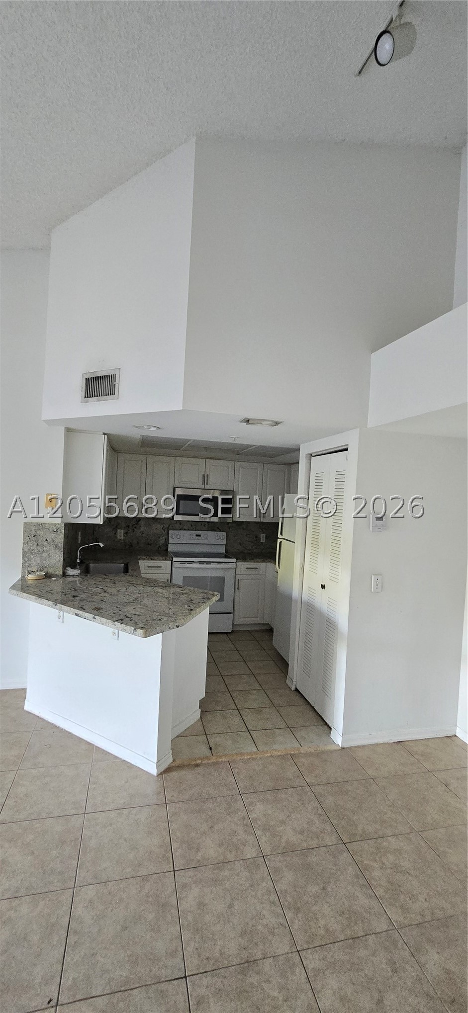 4149 N Haverhill Rd 1619 Property Photo 8