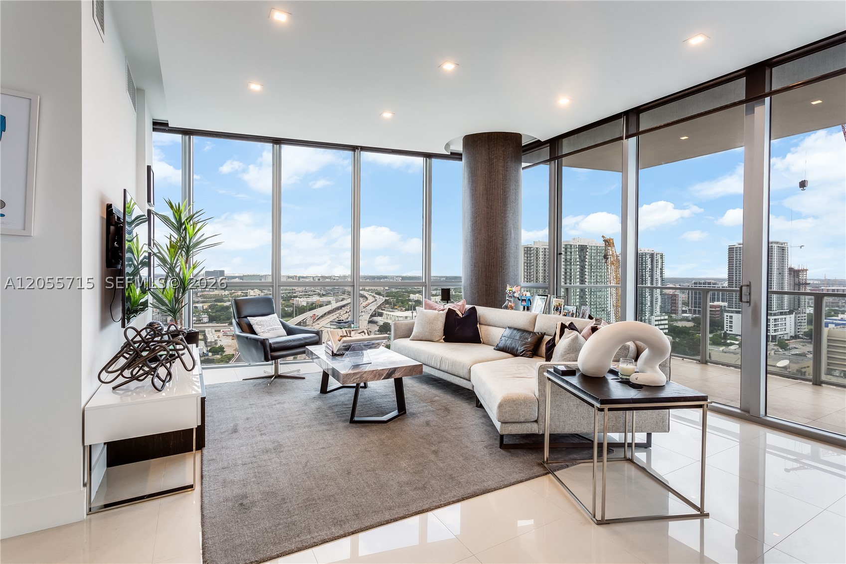 1100 Biscayne Blvd 2708 Property Photo 1