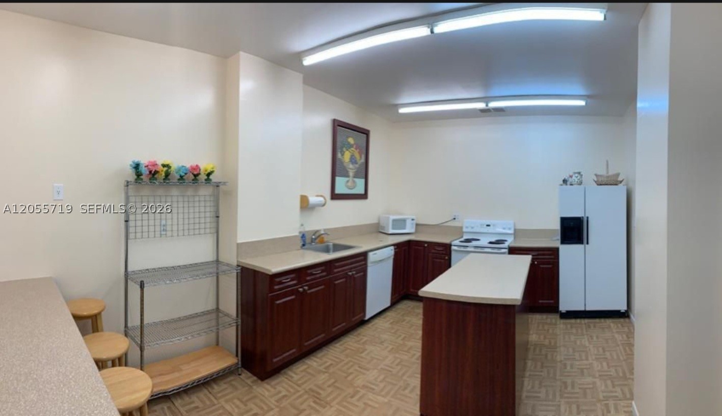 11930 N Bayshore Dr 1006 Property Photo 23