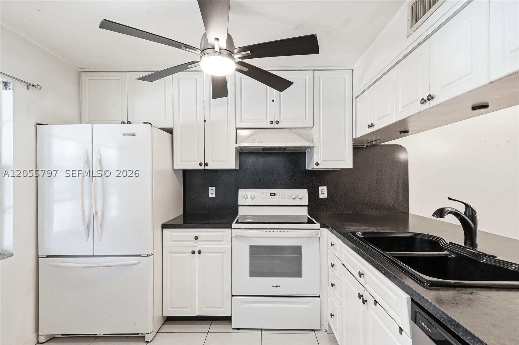 1105 Bahama Bnd F2 Property Photo 6