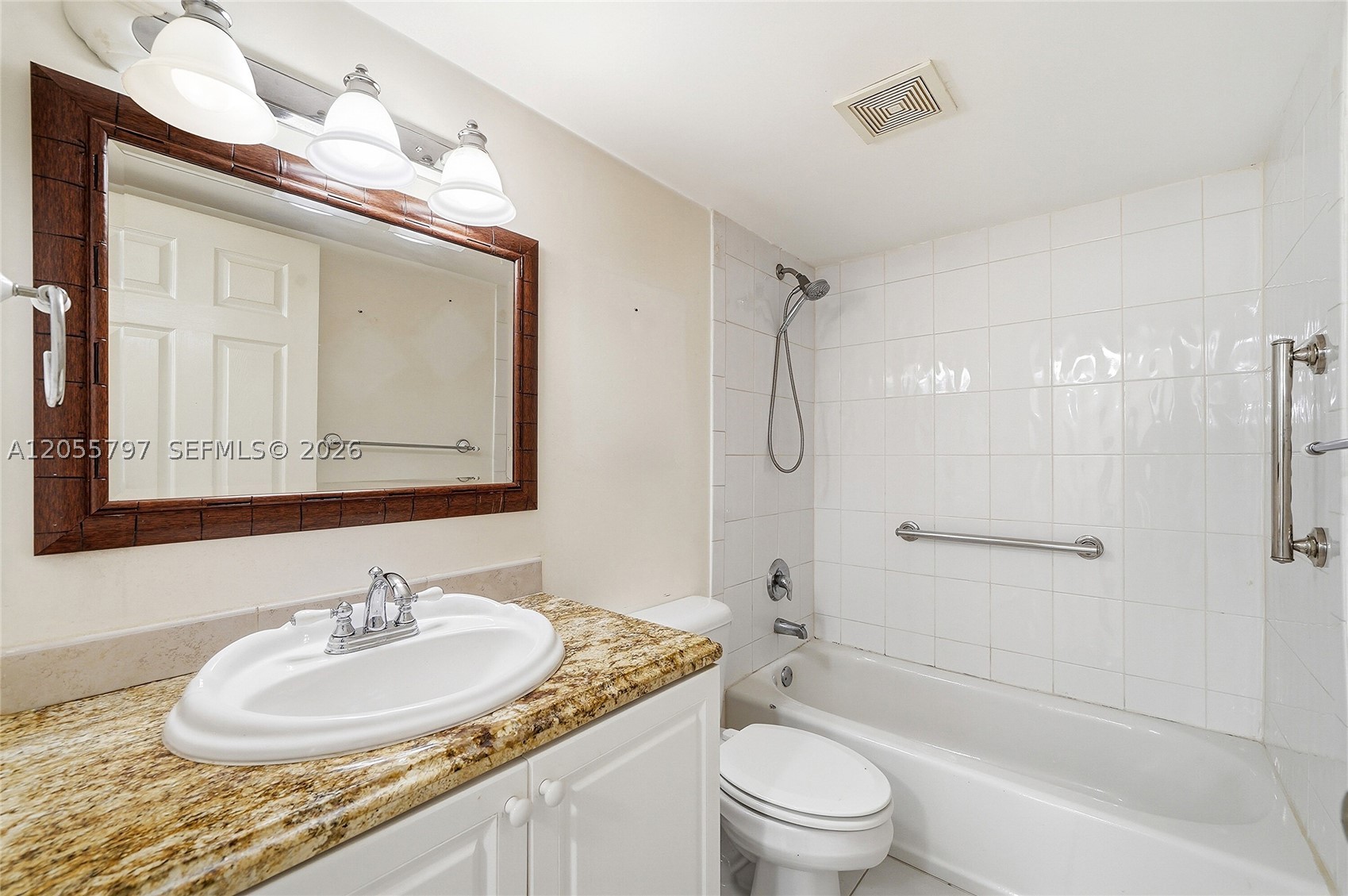 1105 Bahama Bnd F2 Property Photo 19