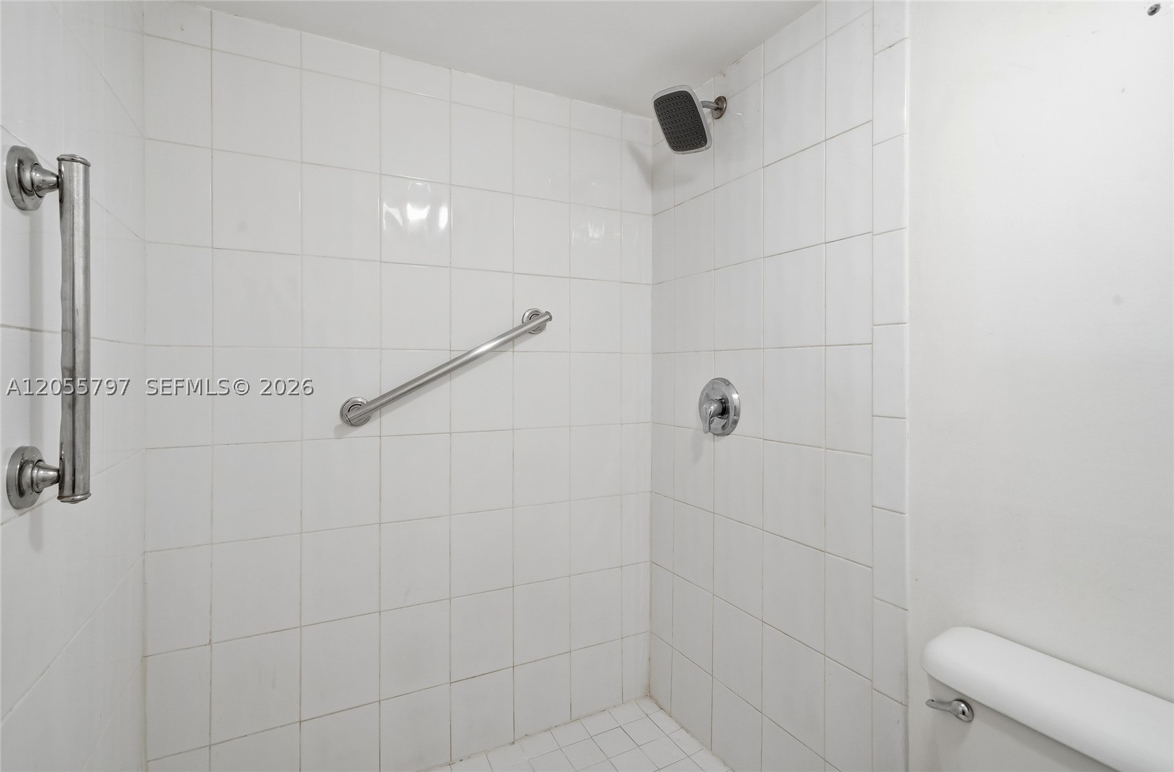 1105 Bahama Bnd F2 Property Photo 25