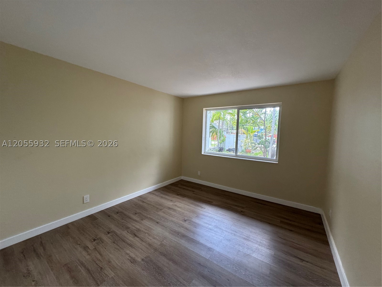 707 S 19th Ave 3 Property Photo 1