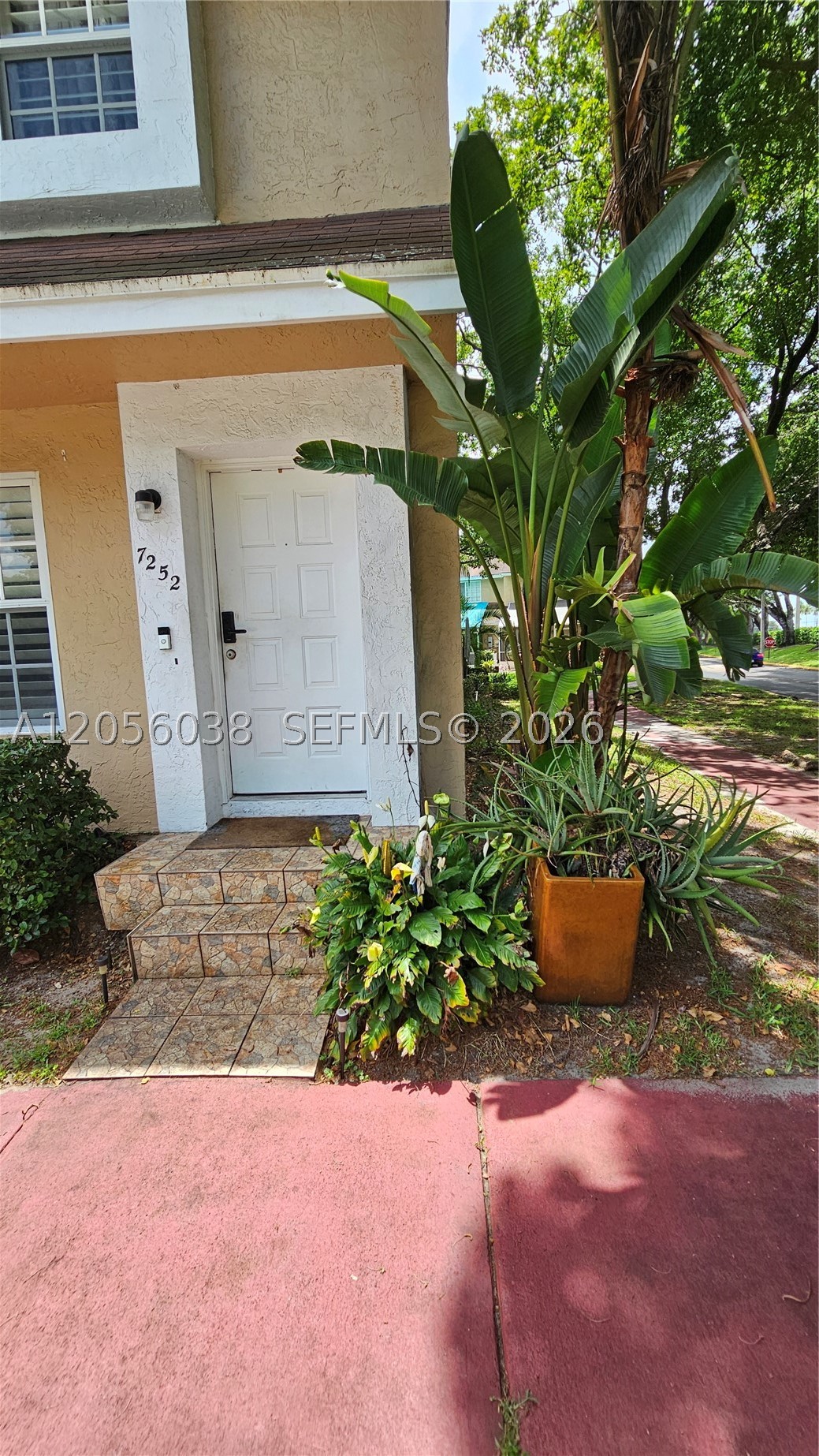 7252 Woodmont Ave Property Photo 3