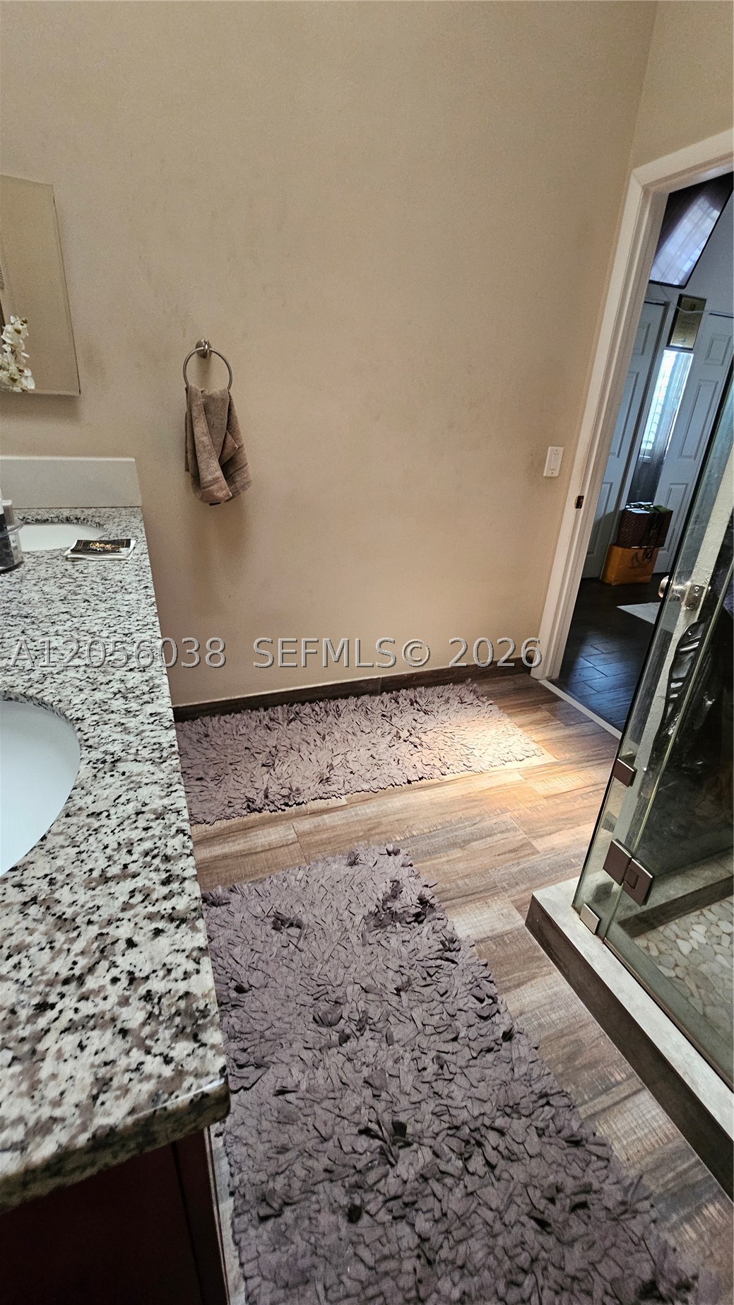 7252 Woodmont Ave Property Photo 8