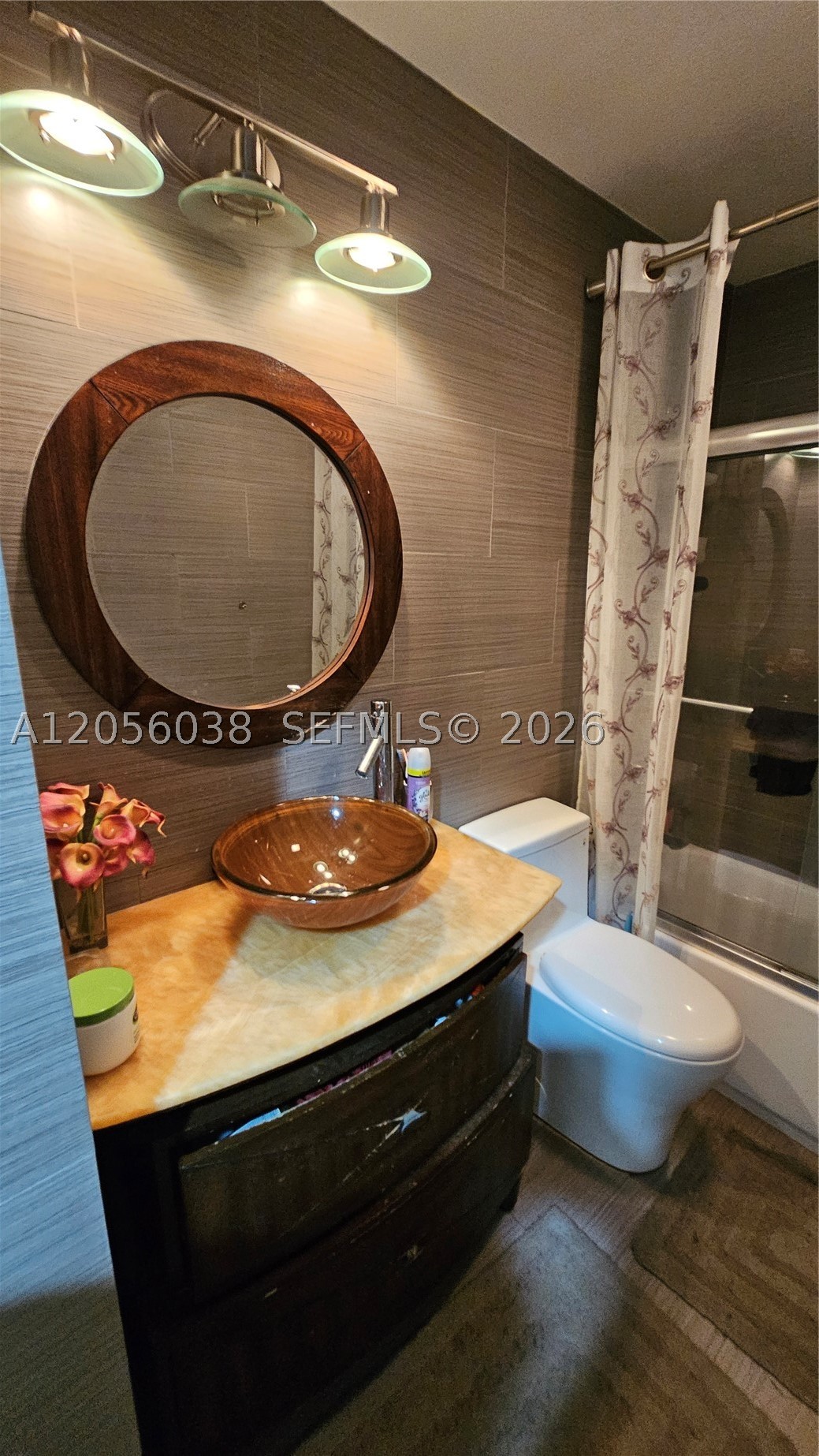 7252 Woodmont Ave Property Photo 31
