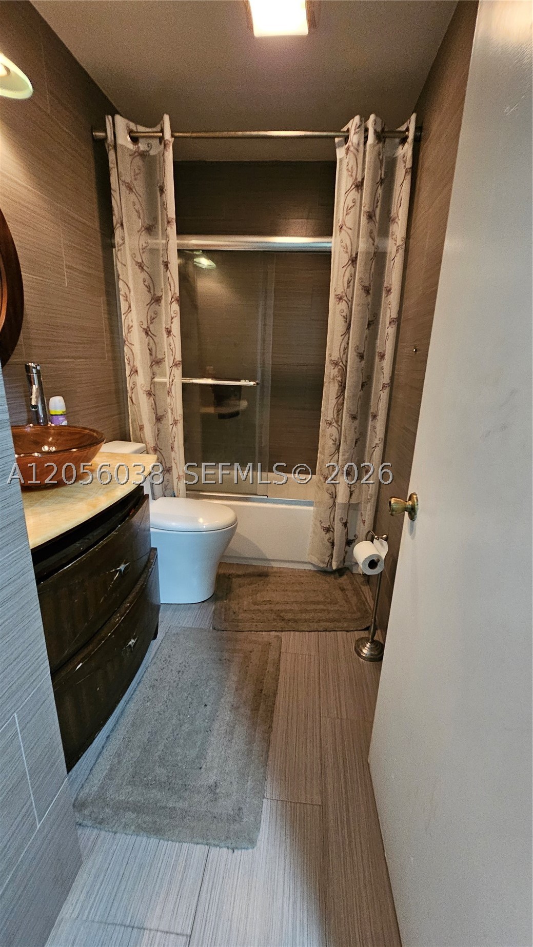 7252 Woodmont Ave Property Photo 38