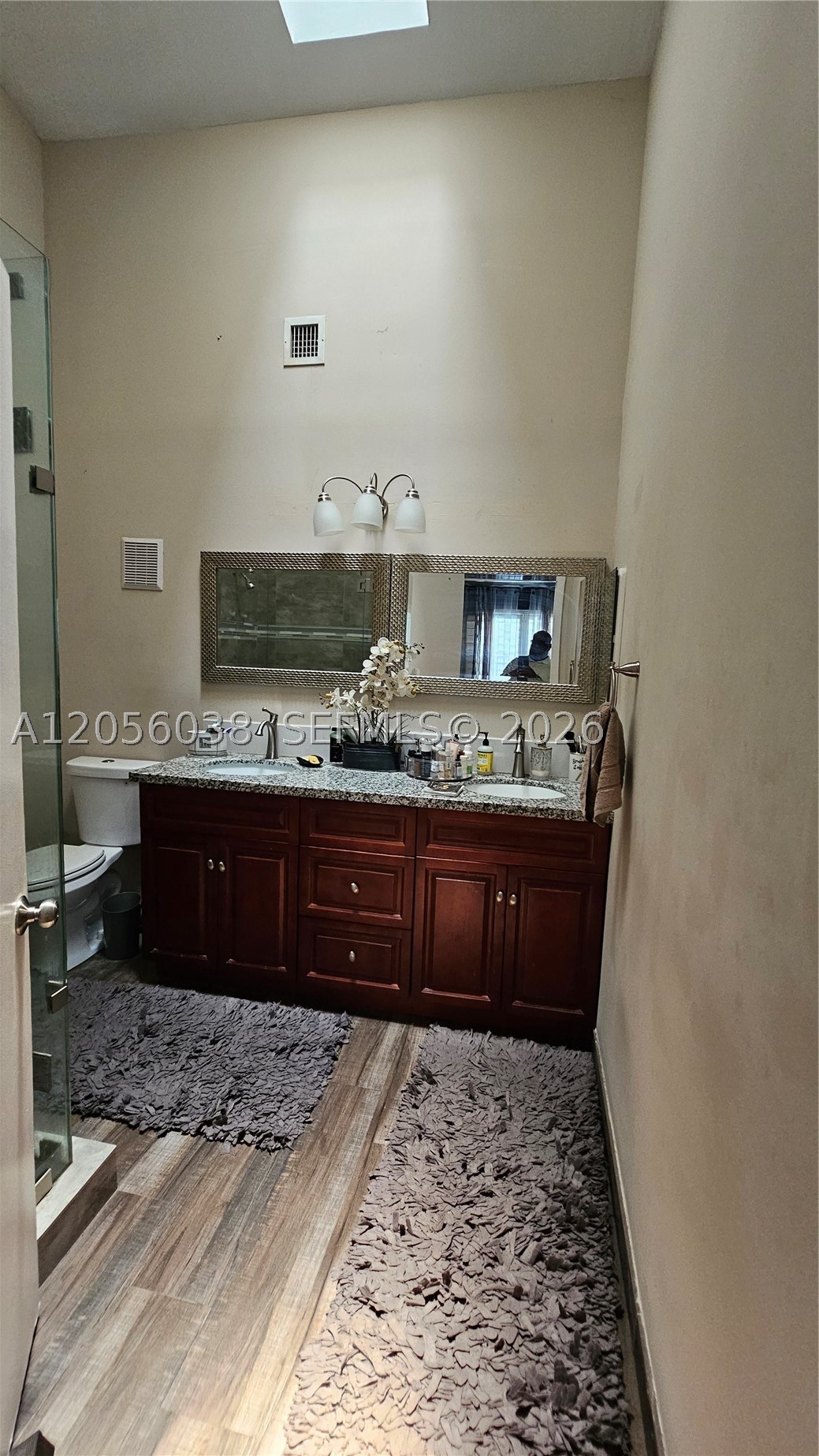 7252 Woodmont Ave Property Photo 39