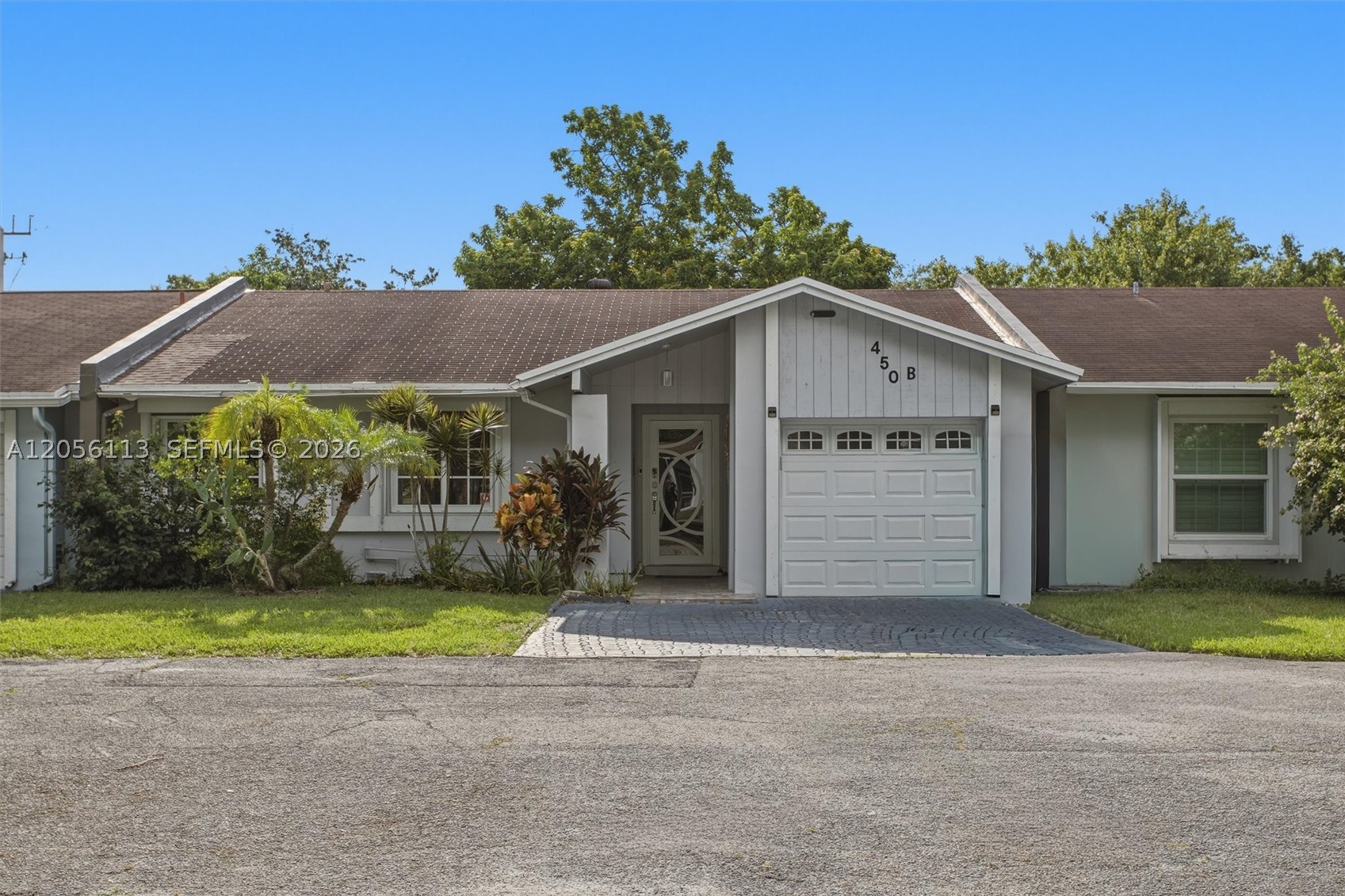 450 E Lakewood Cir E B Property Photo 1