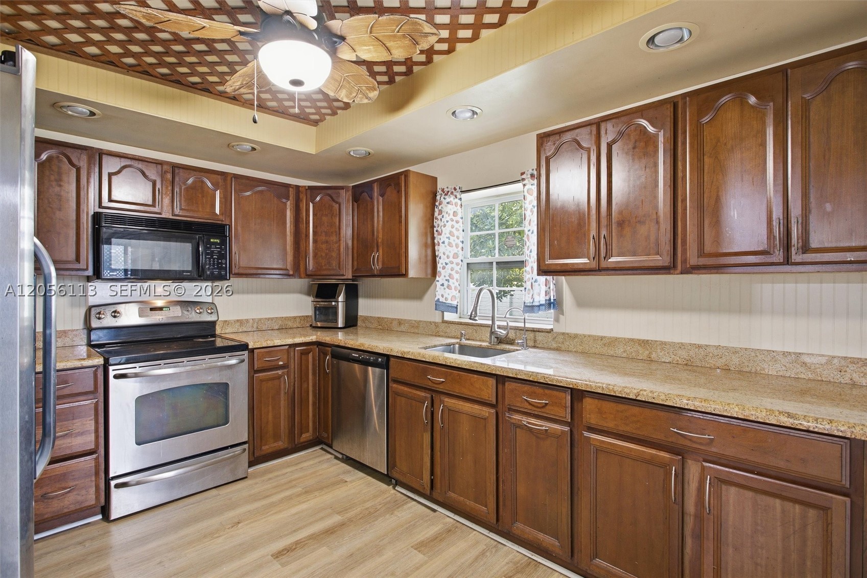 450 E Lakewood Cir E B Property Photo 6