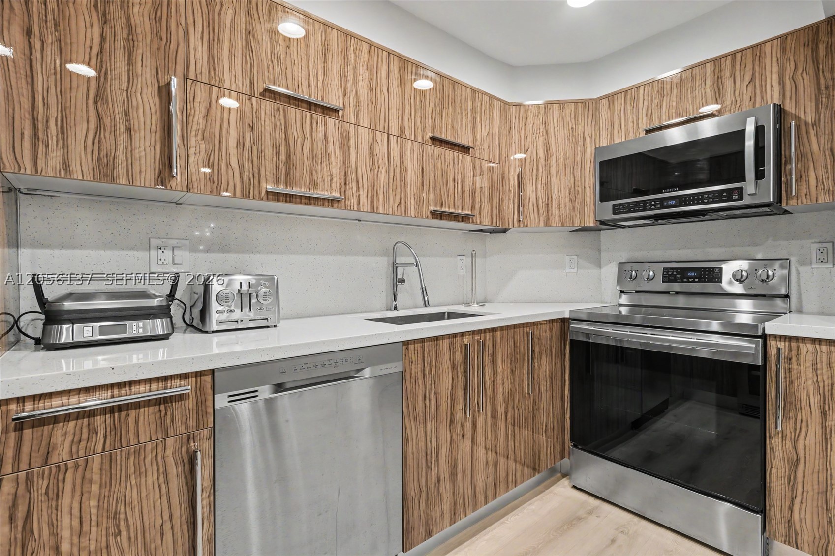 500 Bayview Dr 822 Property Photo 25
