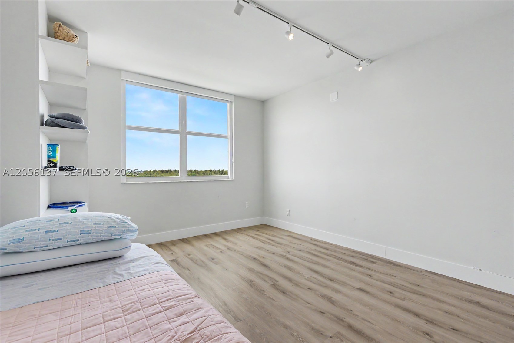 500 Bayview Dr 822 Property Photo 28