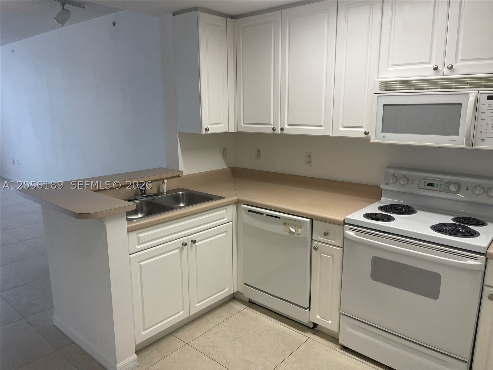 255 Evernia St 616 Property Photo 1