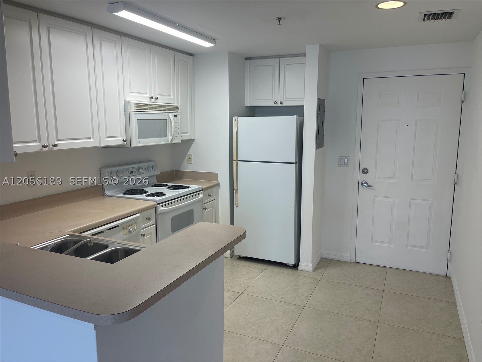 255 Evernia St 616 Property Photo 2