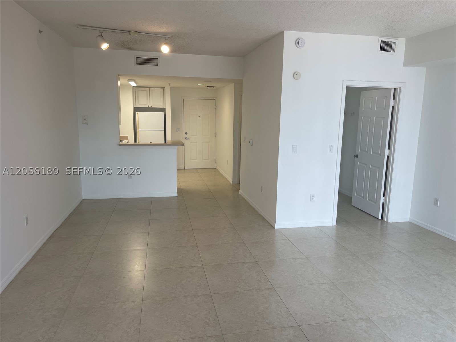 255 Evernia St 616 Property Photo 4