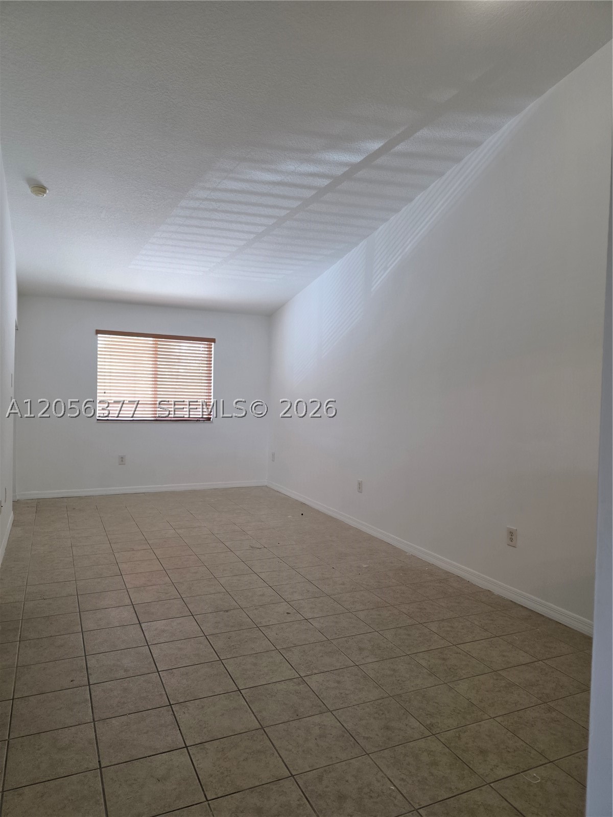 3415 Ne 9th Dr 202 Property Photo 2