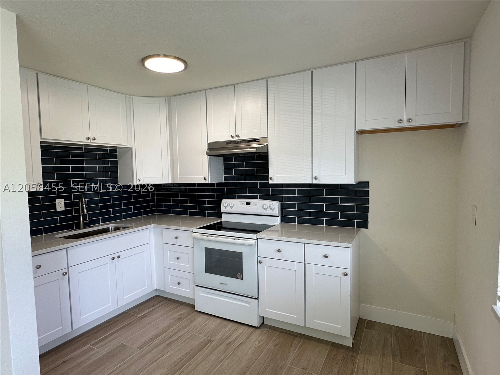 1048 E Avenue E 3 Property Photo 1