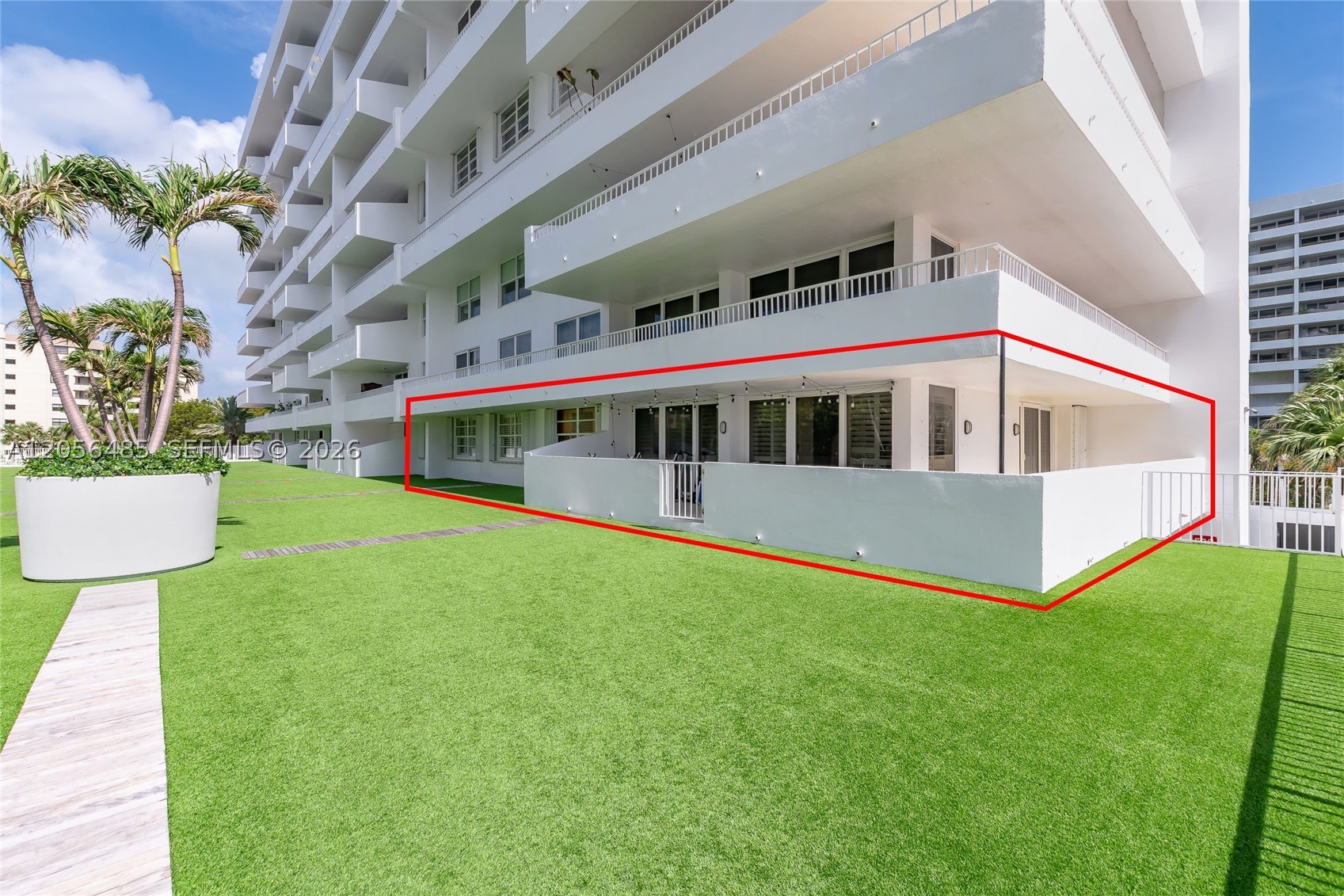 199 Ocean Lane Dr 201 Property Photo 2