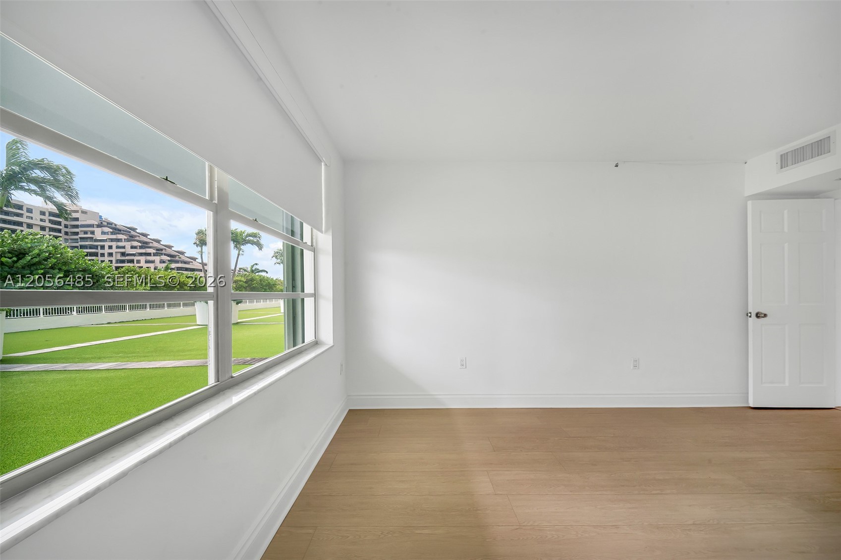 199 Ocean Lane Dr 201 Property Photo 17