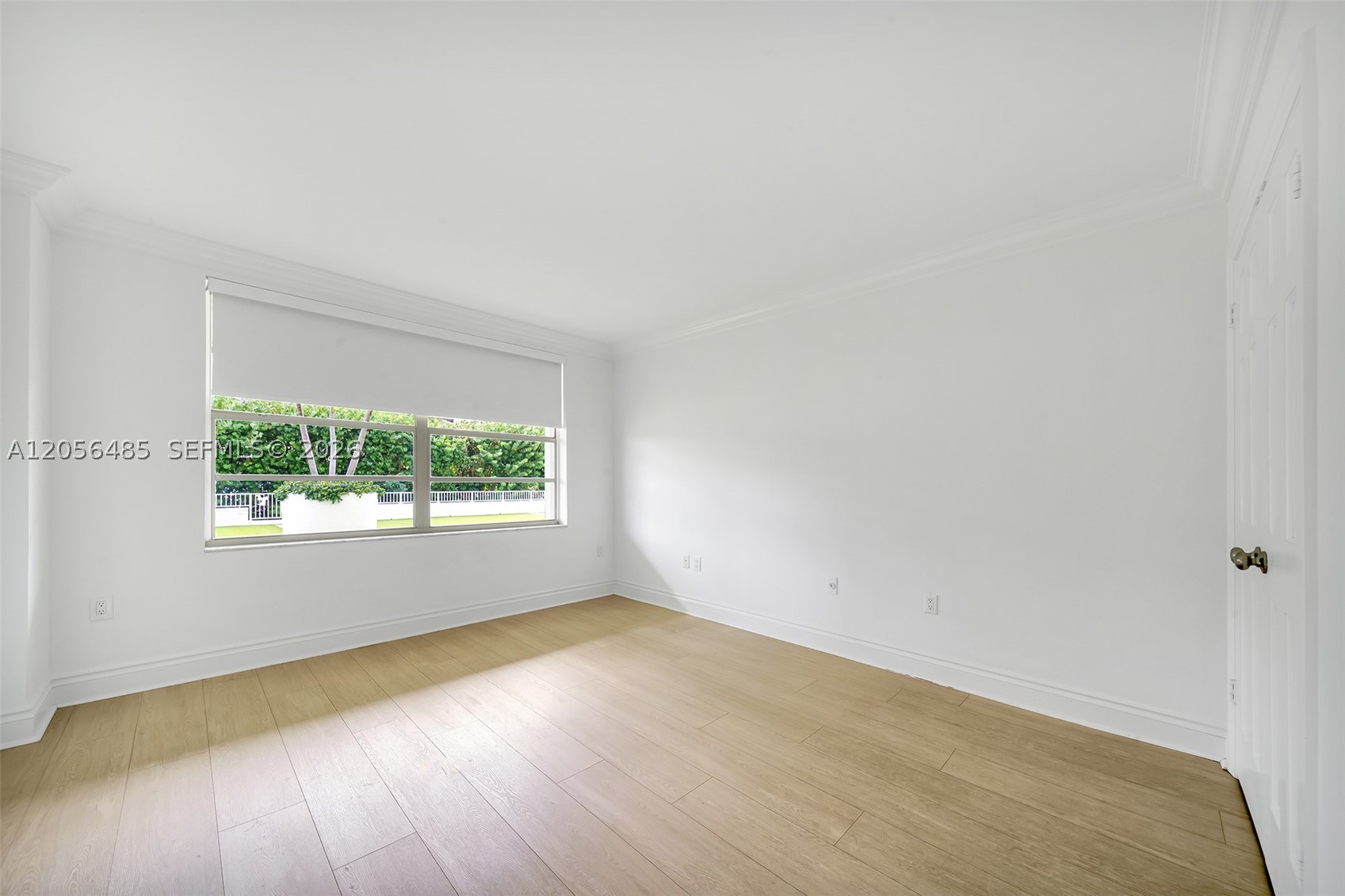 199 Ocean Lane Dr 201 Property Photo 18