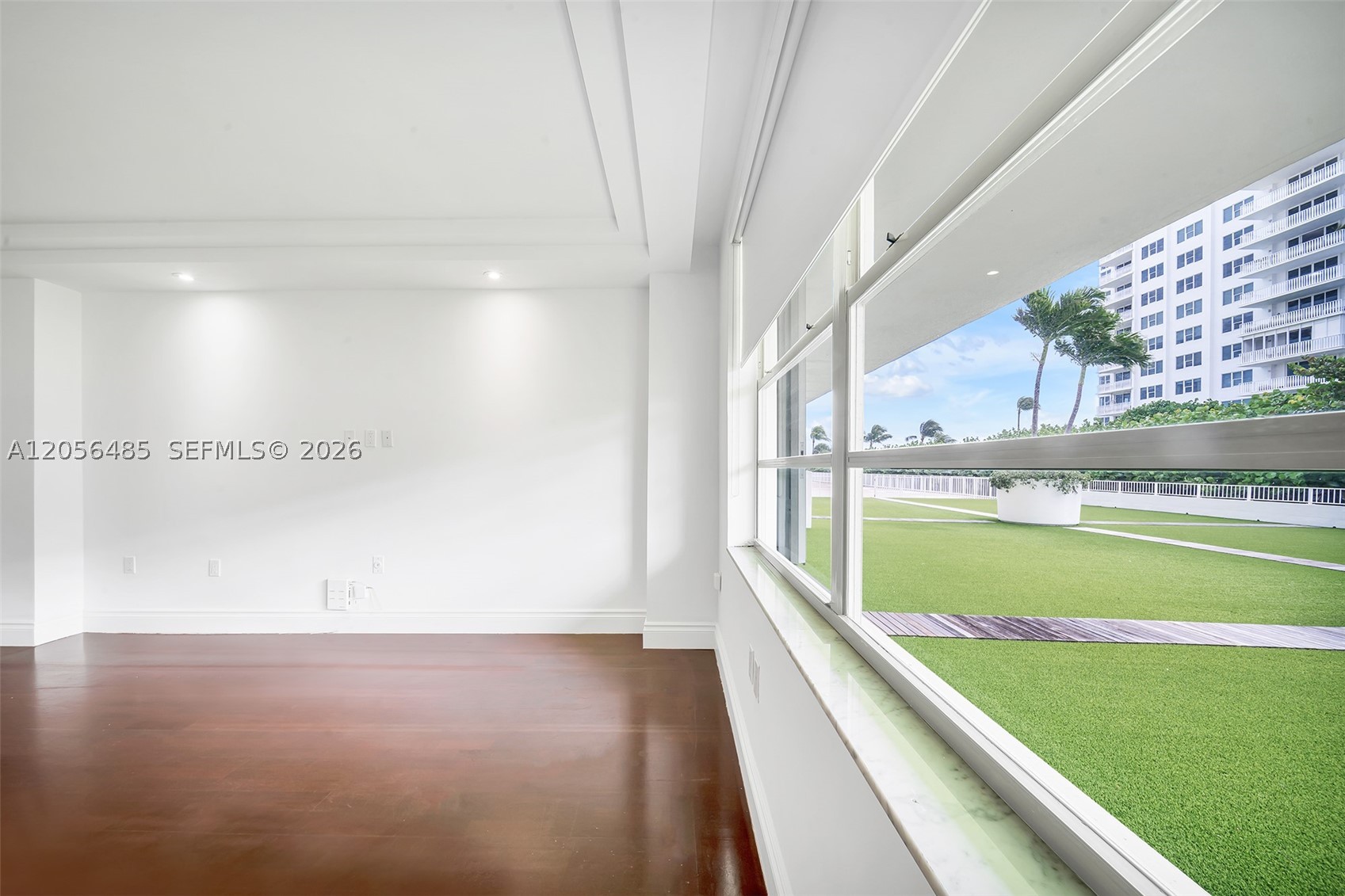 199 Ocean Lane Dr 201 Property Photo 23