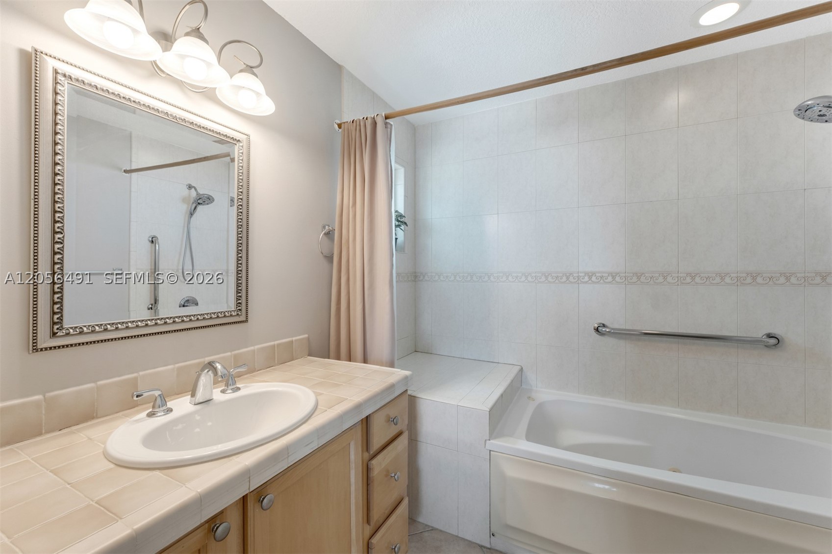 46 Sadowski Cswy Property Photo 14