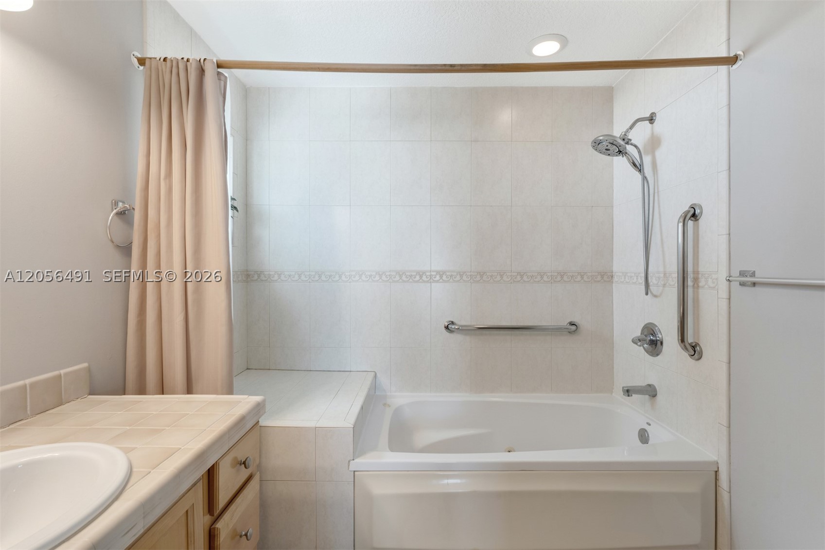 46 Sadowski Cswy Property Photo 15