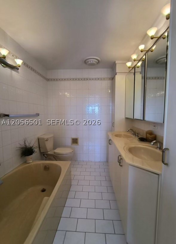 3545 Ne 167th St 408 Property Photo 10