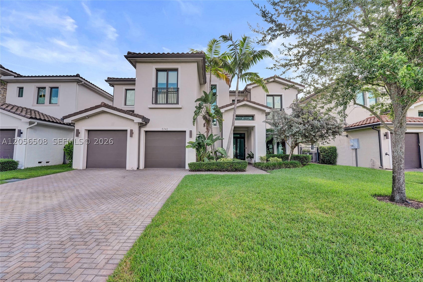 5742 E Brookfield Cir E Property Photo 1
