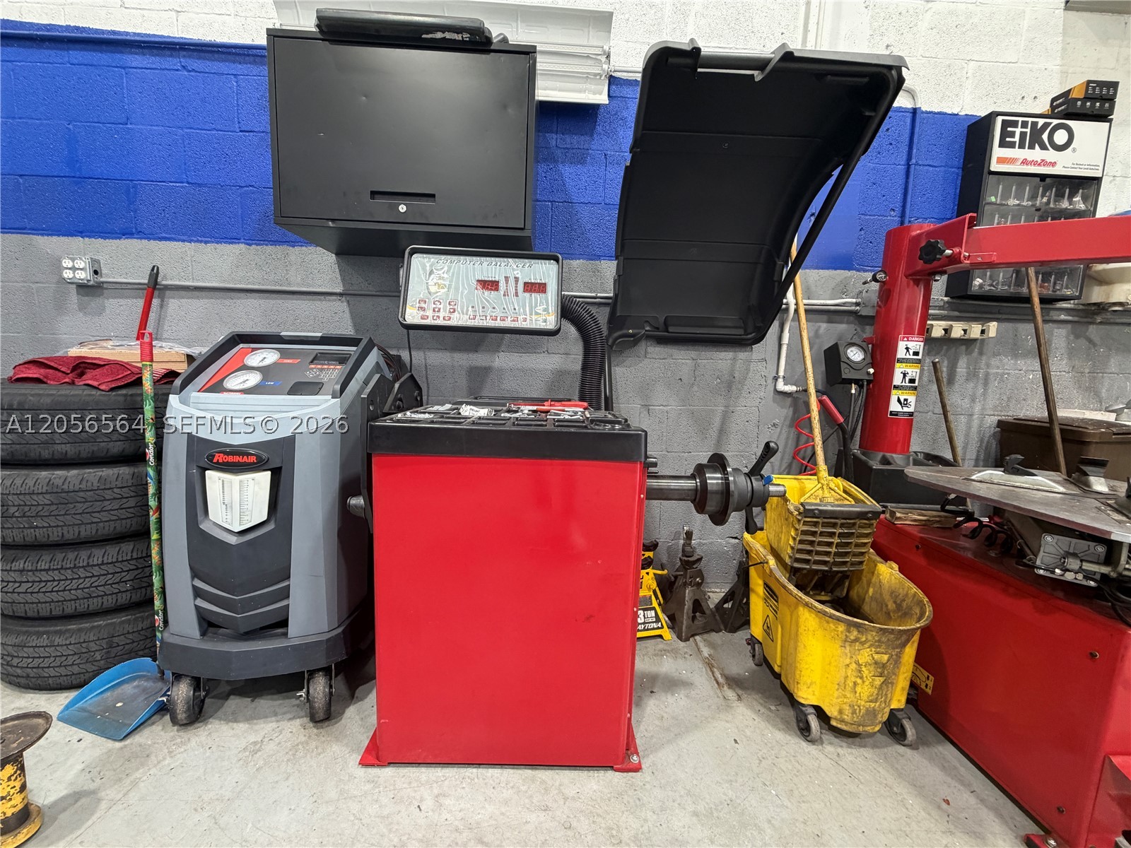 Mechanic Shop Nw For Sale Property Photo 4