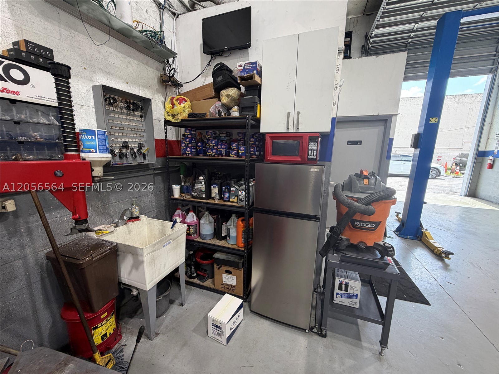 Mechanic Shop Nw For Sale Property Photo 11