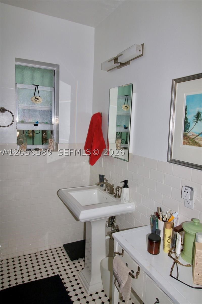 510 Ne 72nd St Property Photo 8