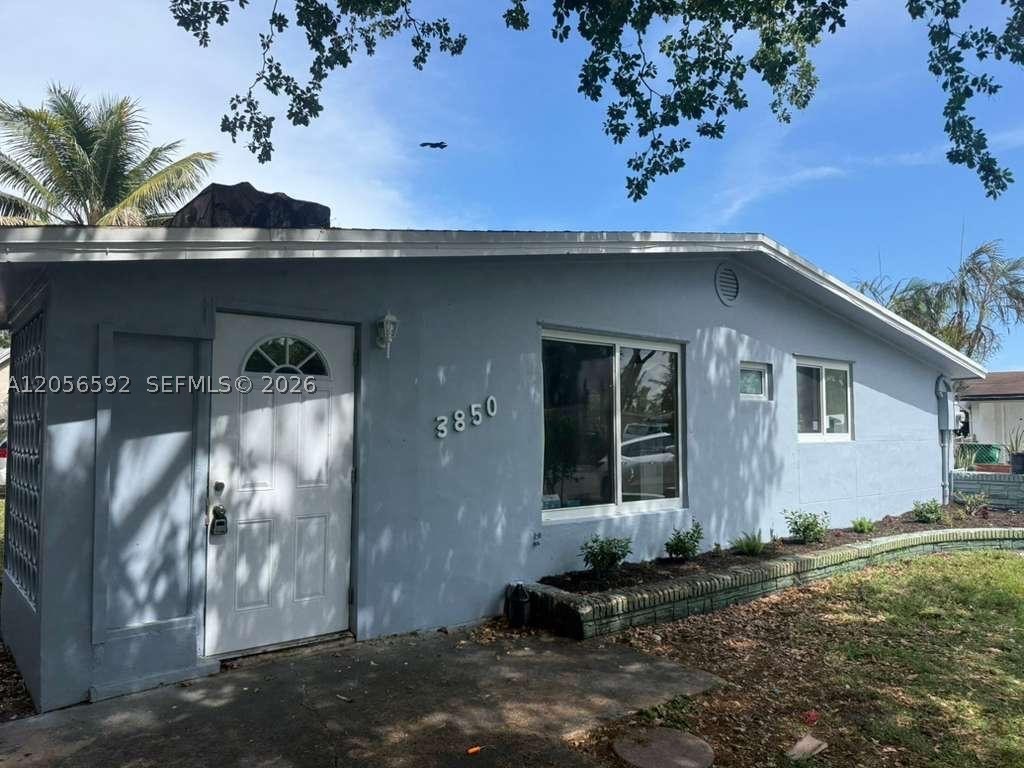 3850 SW 59th Ter Property Photo 1