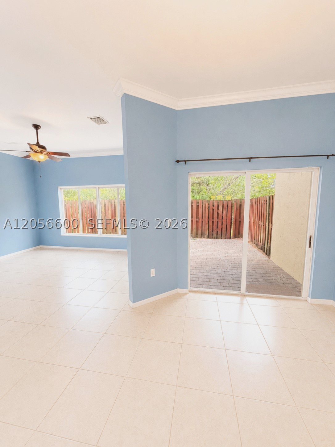 1690 Se 24th Ct Property Photo 3