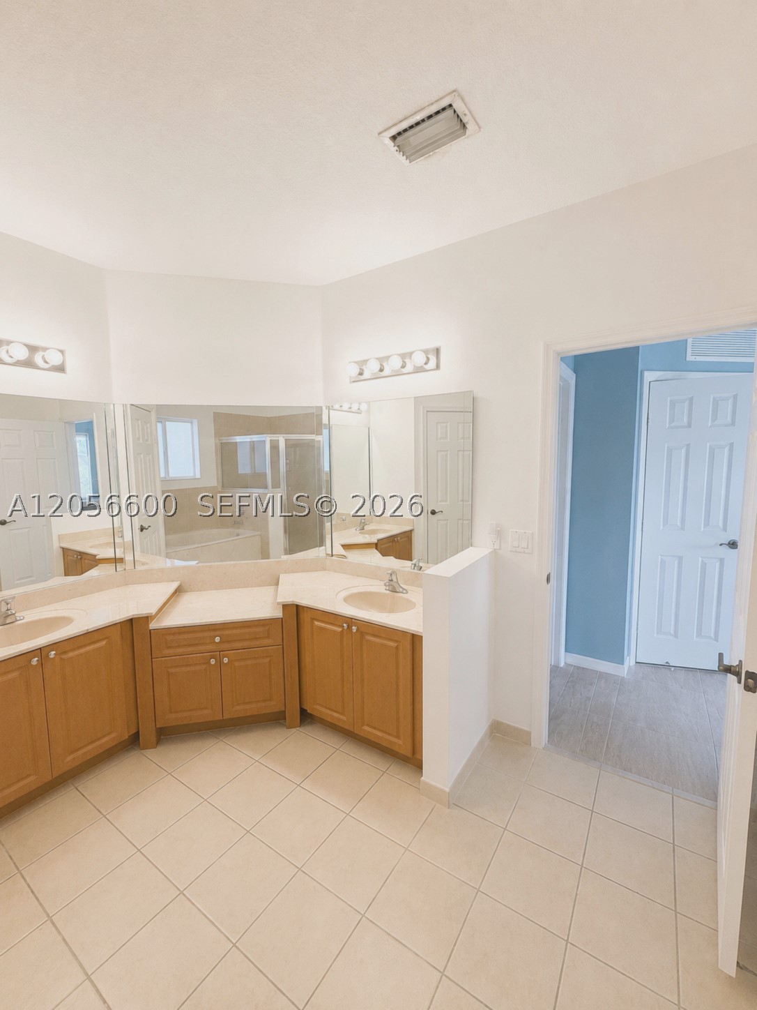 1690 Se 24th Ct Property Photo 13