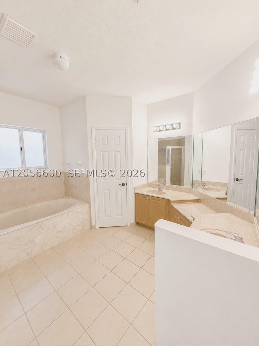 1690 Se 24th Ct Property Photo 15