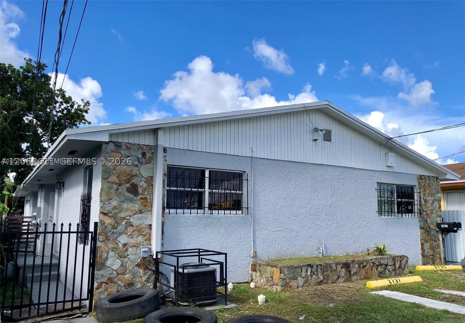 2735 NW 27th St Property Photo 1