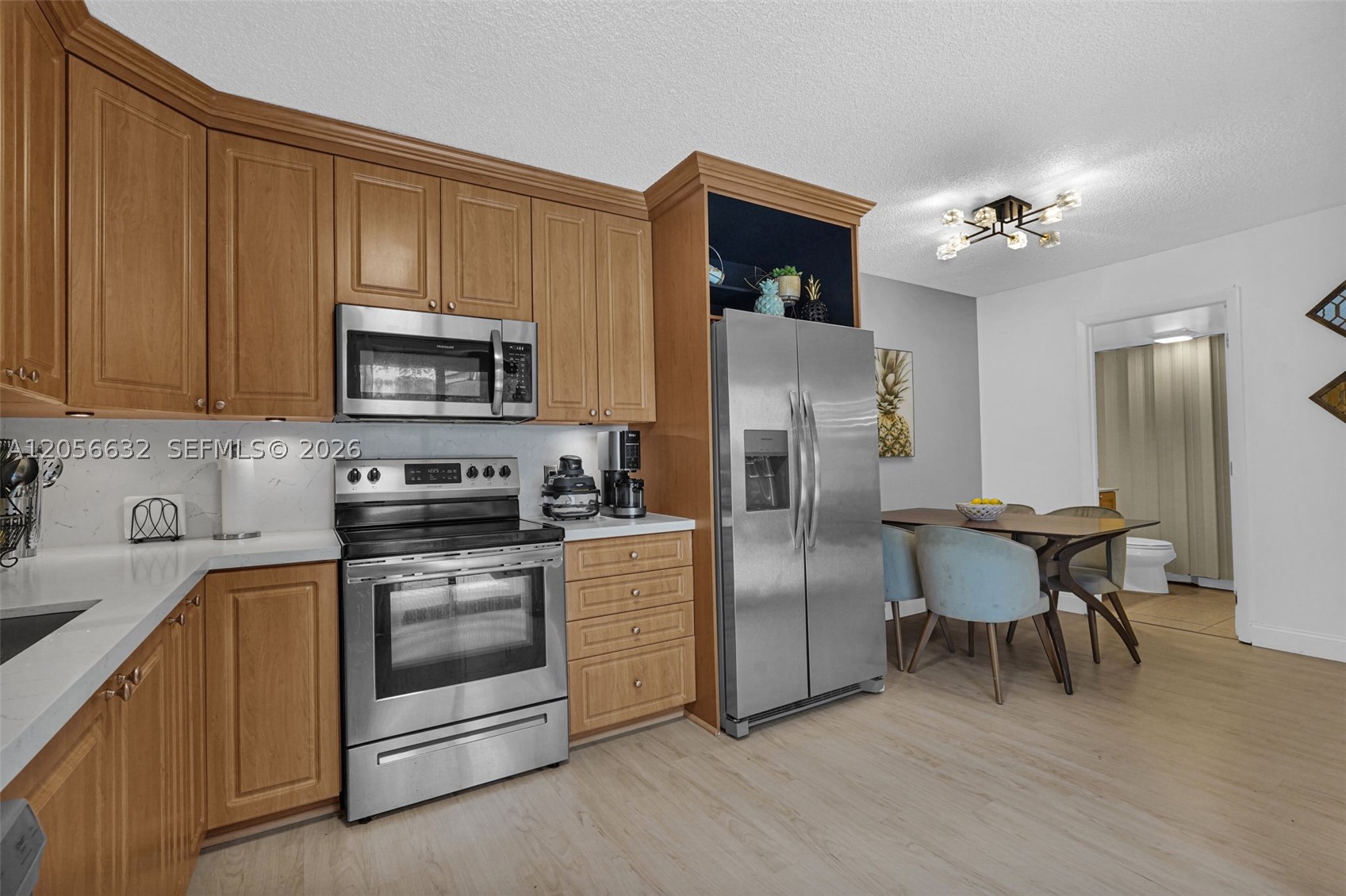 2603 Lakeview Ct Property Photo 4