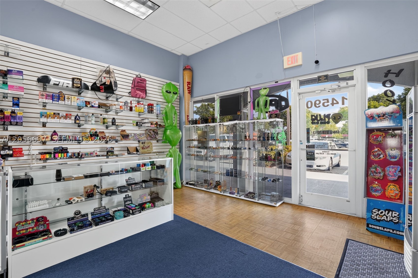 Smoke Shop For Sale In Tamiami Property Photo 3