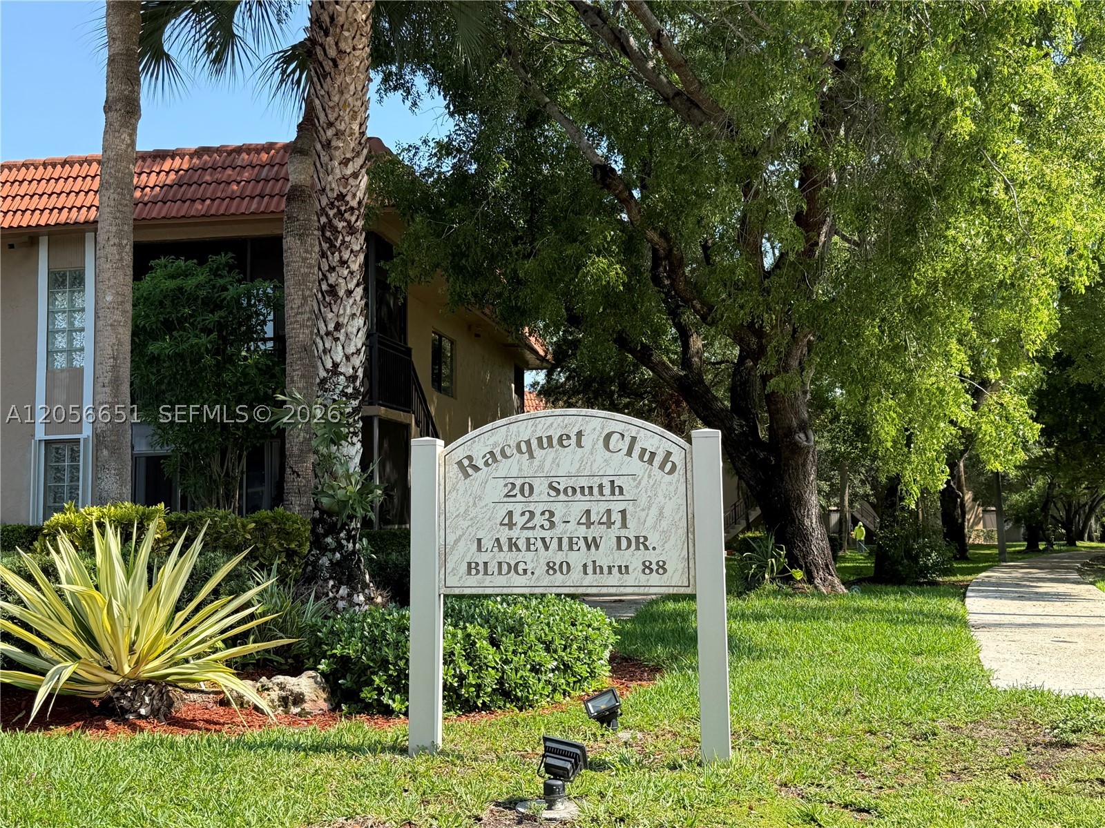435 Lakeview Dr 201 Property Photo 1