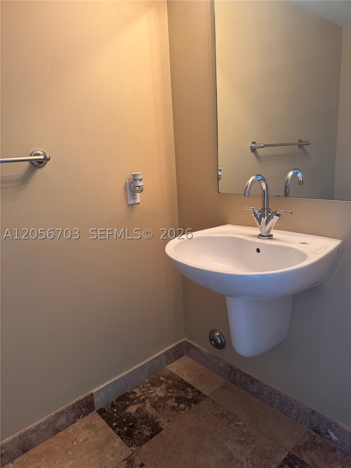 41 Se 5th 2204 Property Photo 16