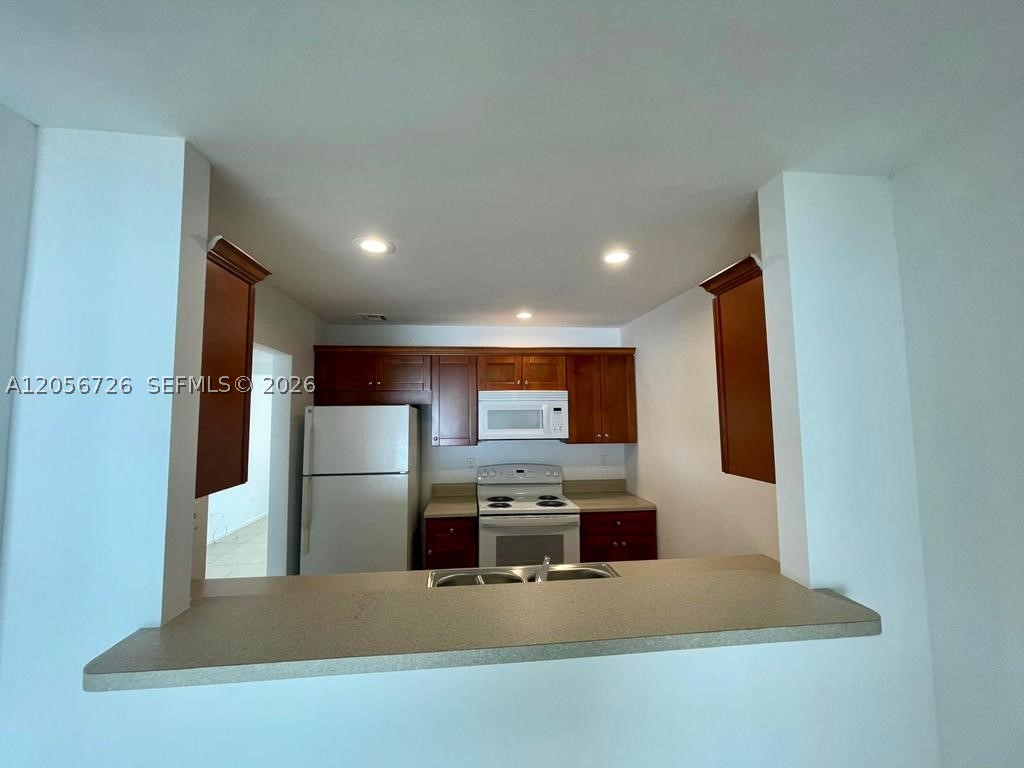 5020 Elmhurst Rd B Property Photo 3