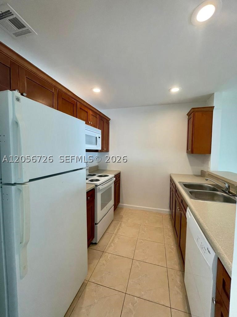 5020 Elmhurst Rd B Property Photo 4