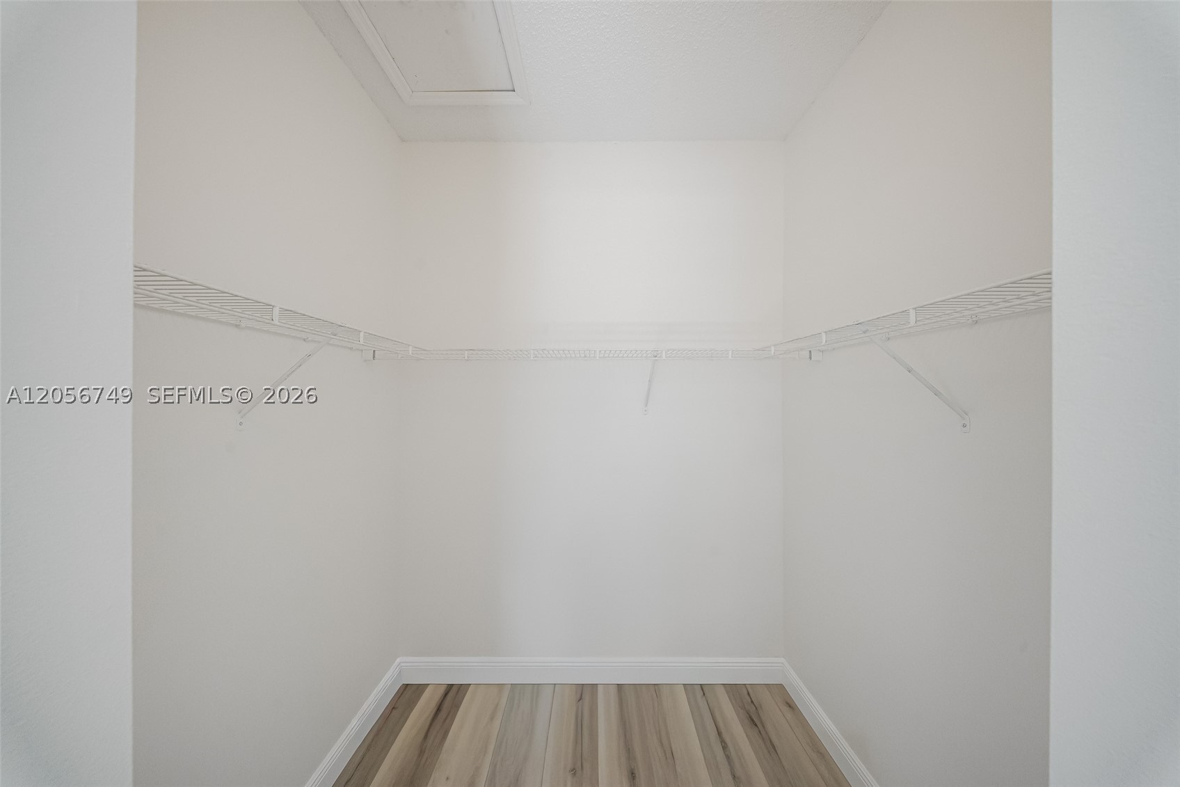 1037 Ne 42nd Pl Property Photo 14