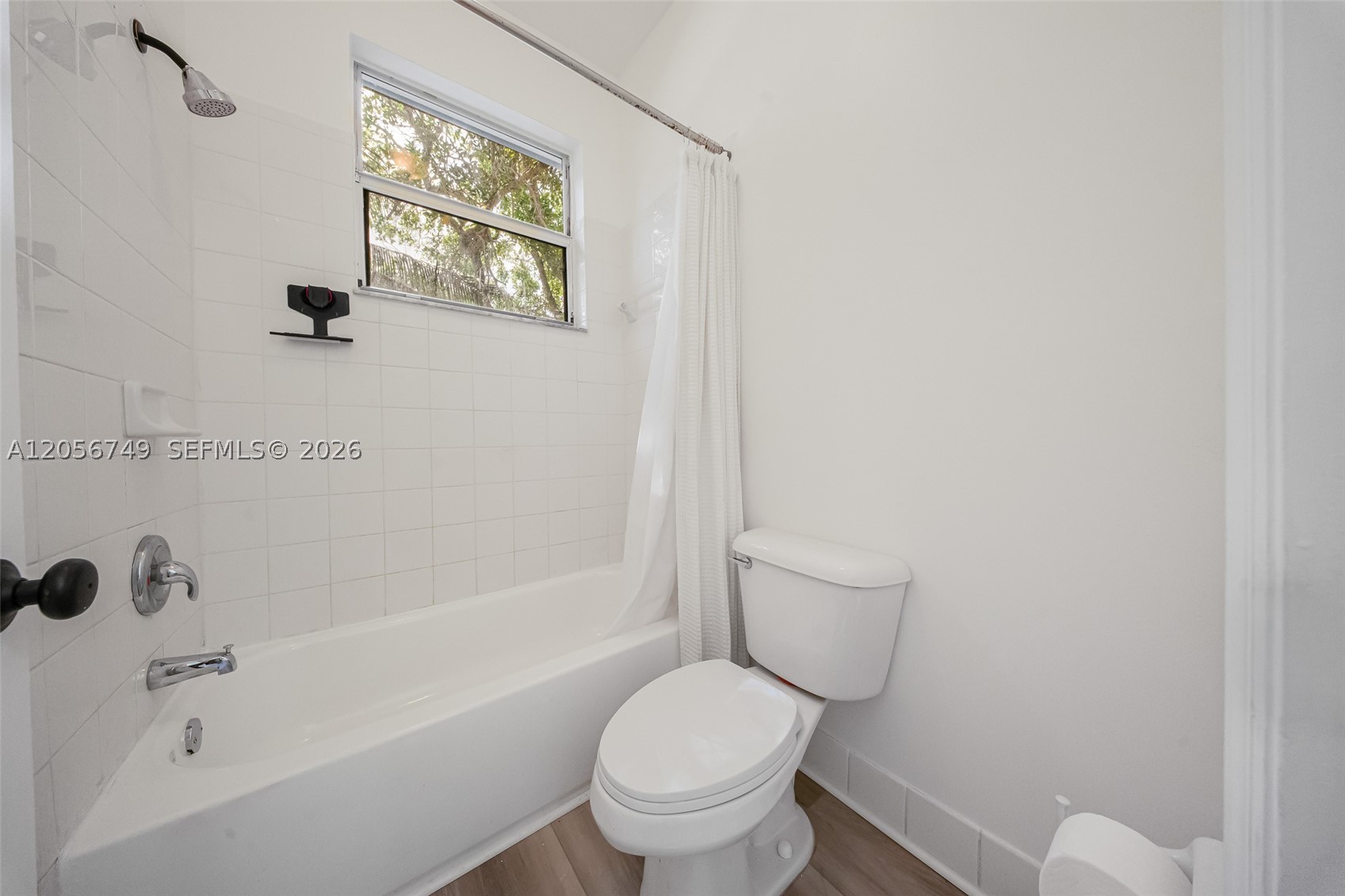 1037 Ne 42nd Pl Property Photo 16