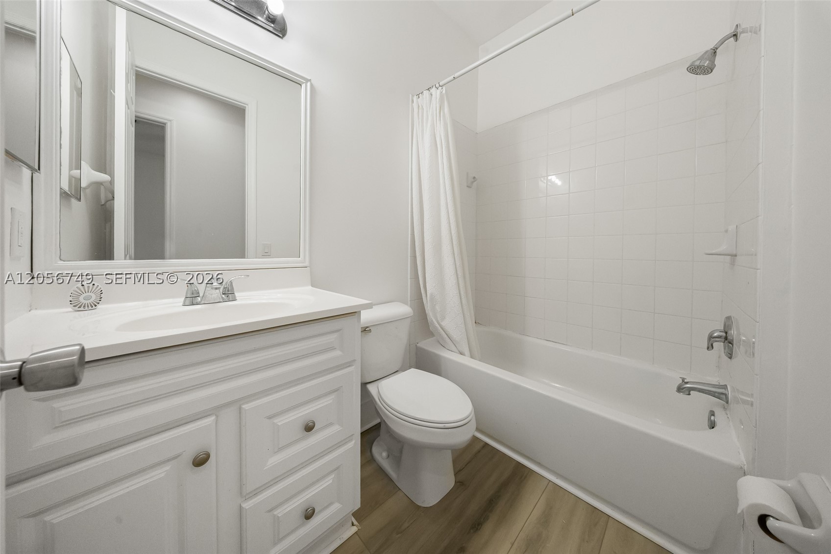 1037 Ne 42nd Pl Property Photo 19
